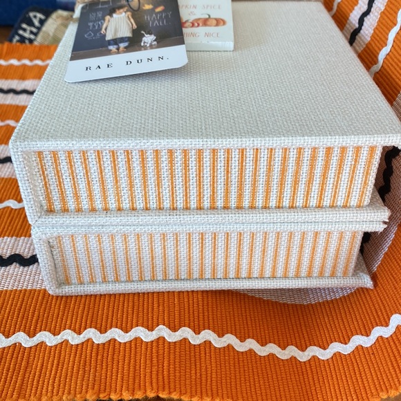 🆕🎃Rae Dunn “HELLO PUMPKIN” Decor - Picture 3 of 7